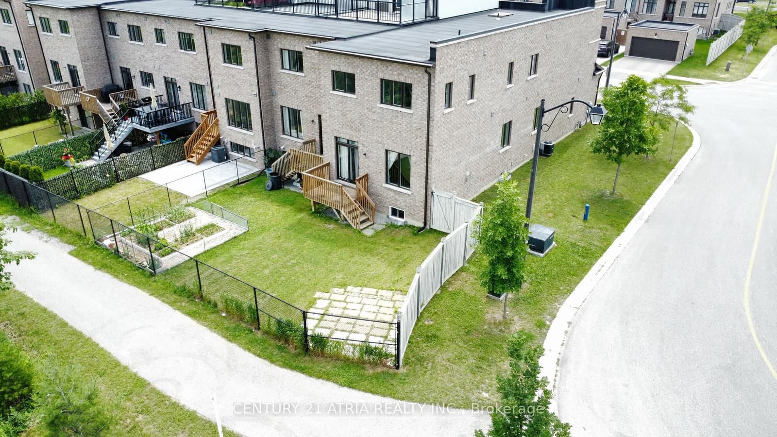 Elyse Court in Aurora · Bayview Northeast — photo 3