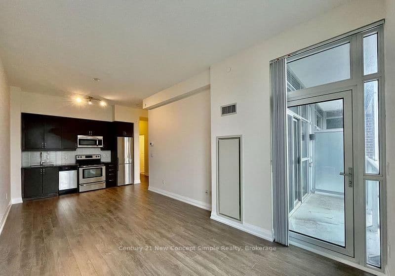 Bayview Avenue in Richmond Hill · Doncrest — photo 2