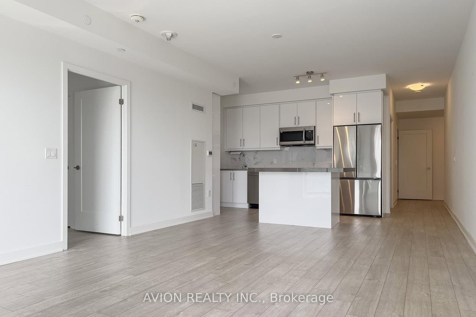 Oneida Crescent in Richmond Hill · Langstaff — photo 2