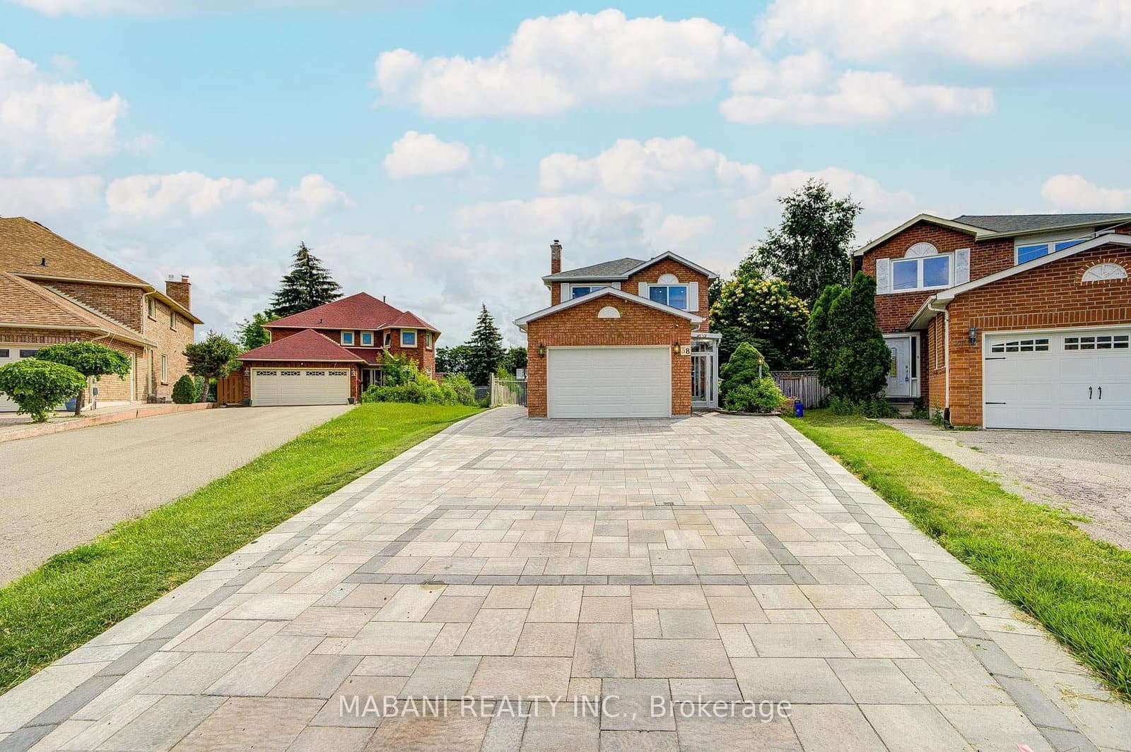 Photo of Marchwood Crescent in Richmond Hill · Harding