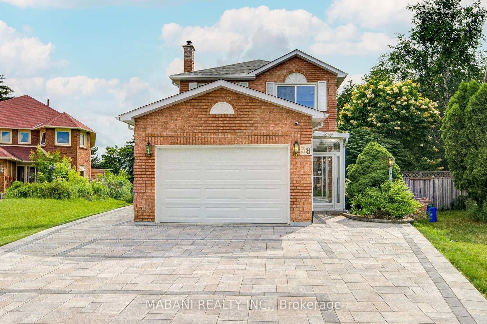 Marchwood Crescent in Richmond Hill · Harding — photo 2