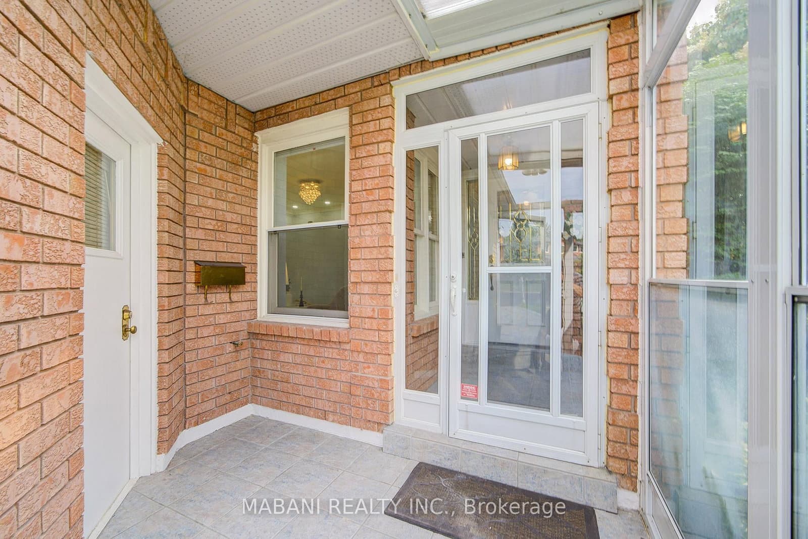 Marchwood Crescent in Richmond Hill · Harding — photo 3