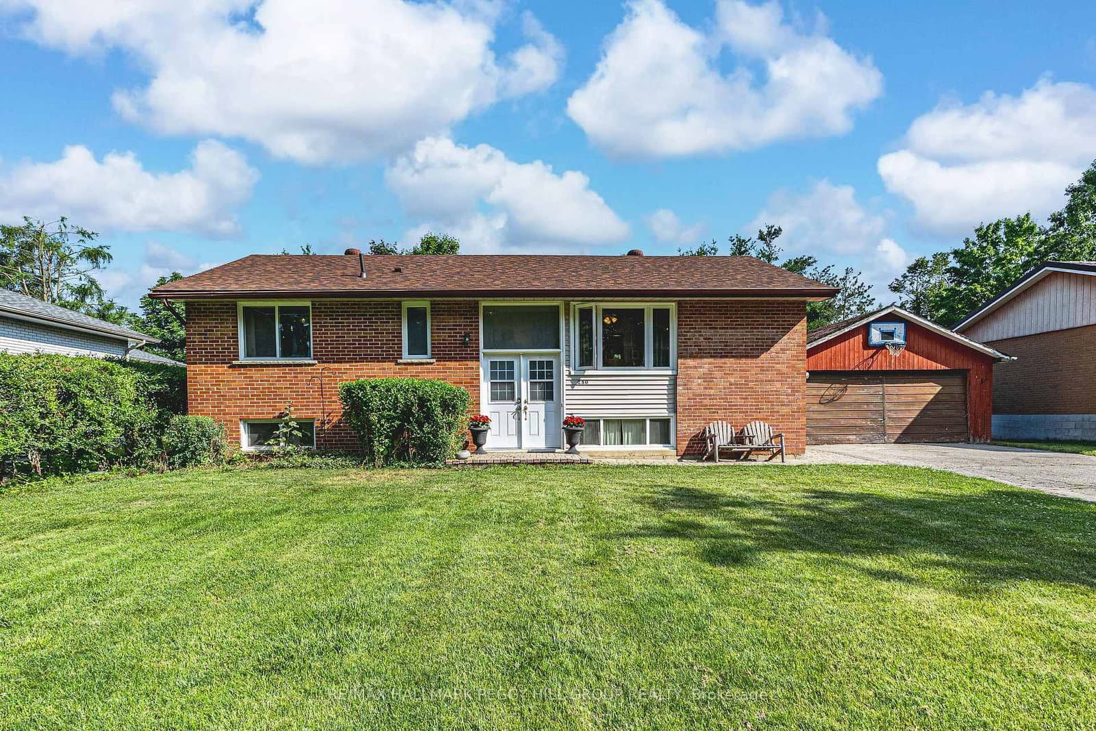 Photo of Sunnybrae Avenue in Innisfil · Stroud