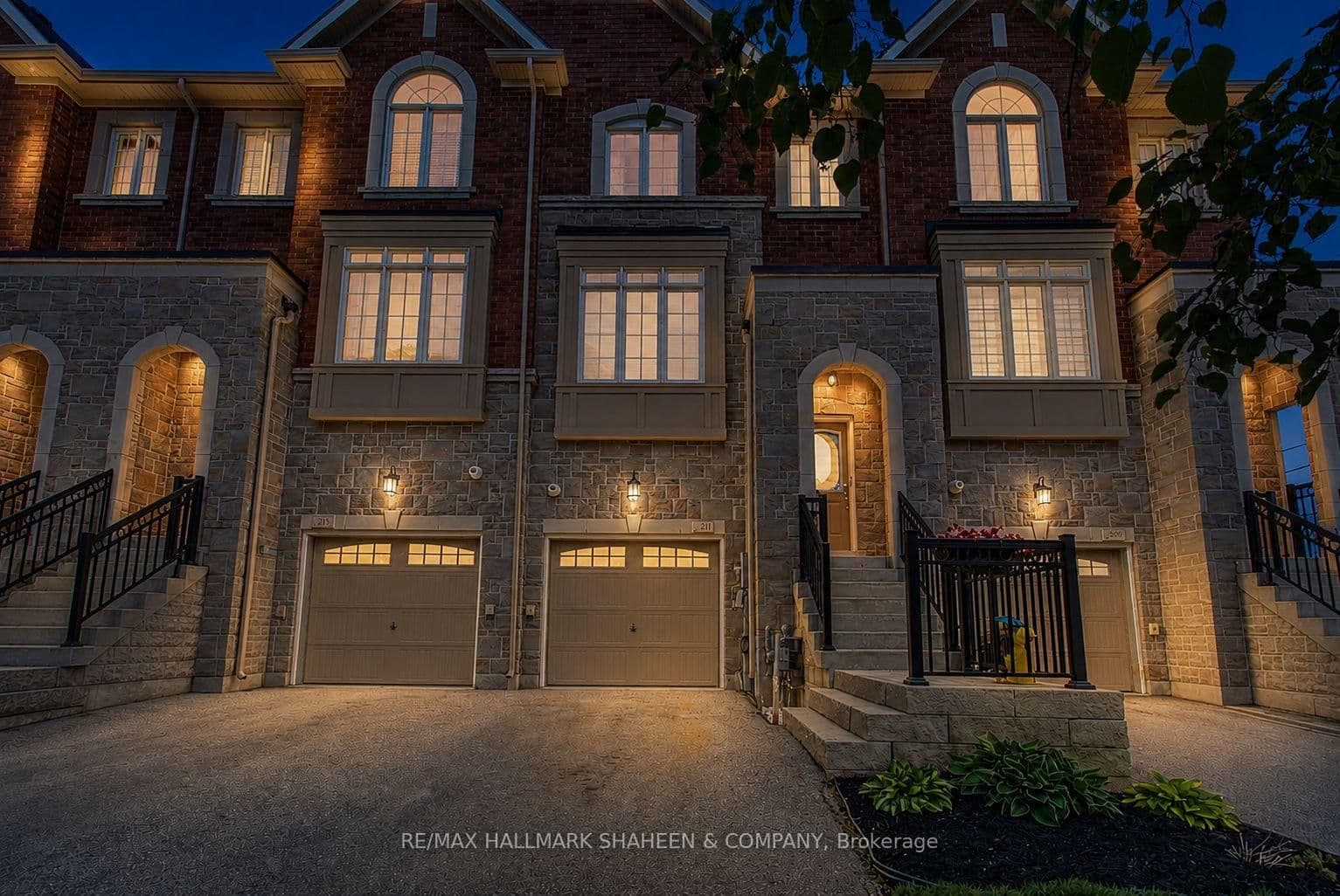 Appleton Court in Newmarket · Central Newmarket — photo 2