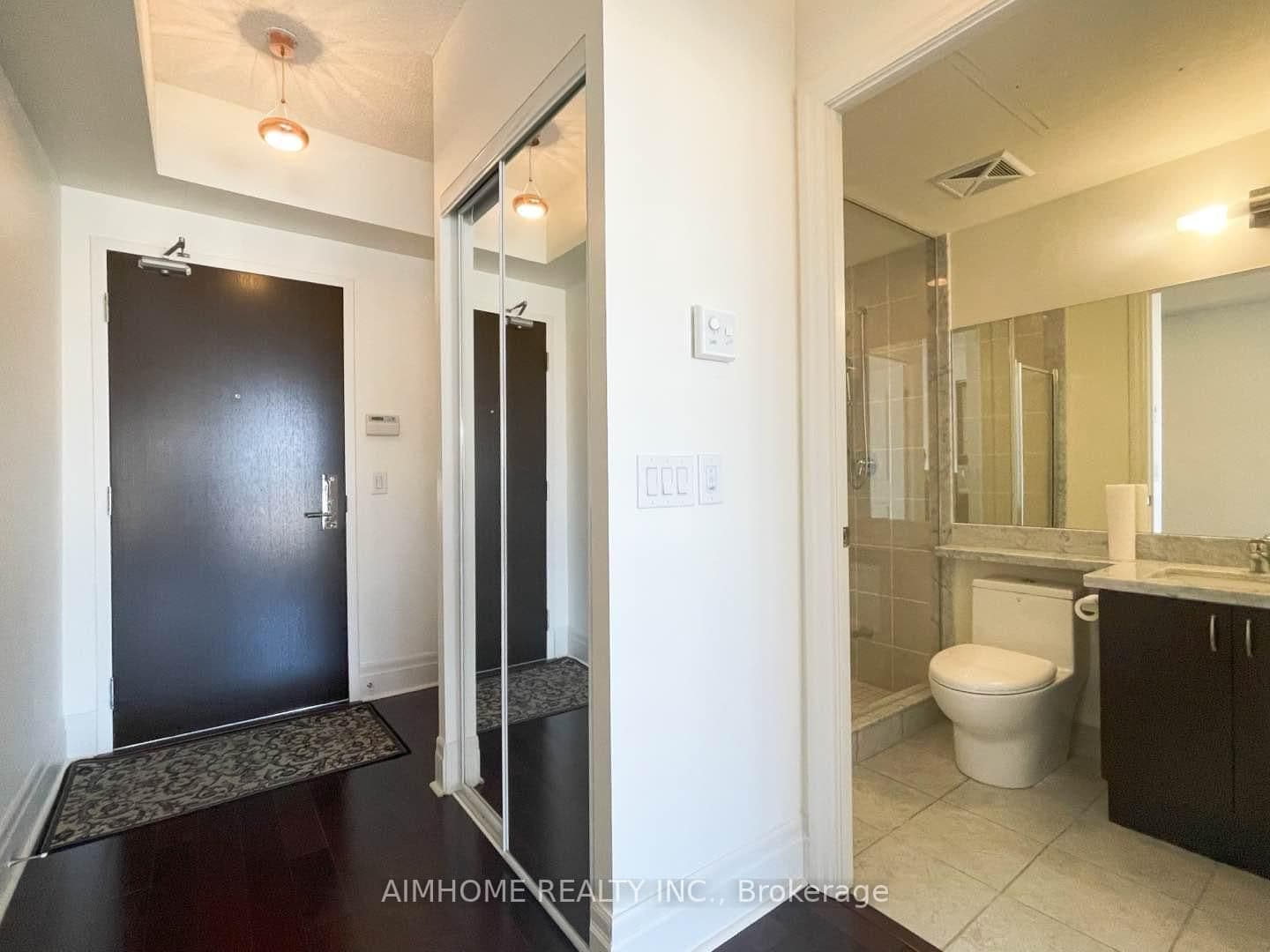 Upper Duke Crescent in Markham · Unionville — photo 3
