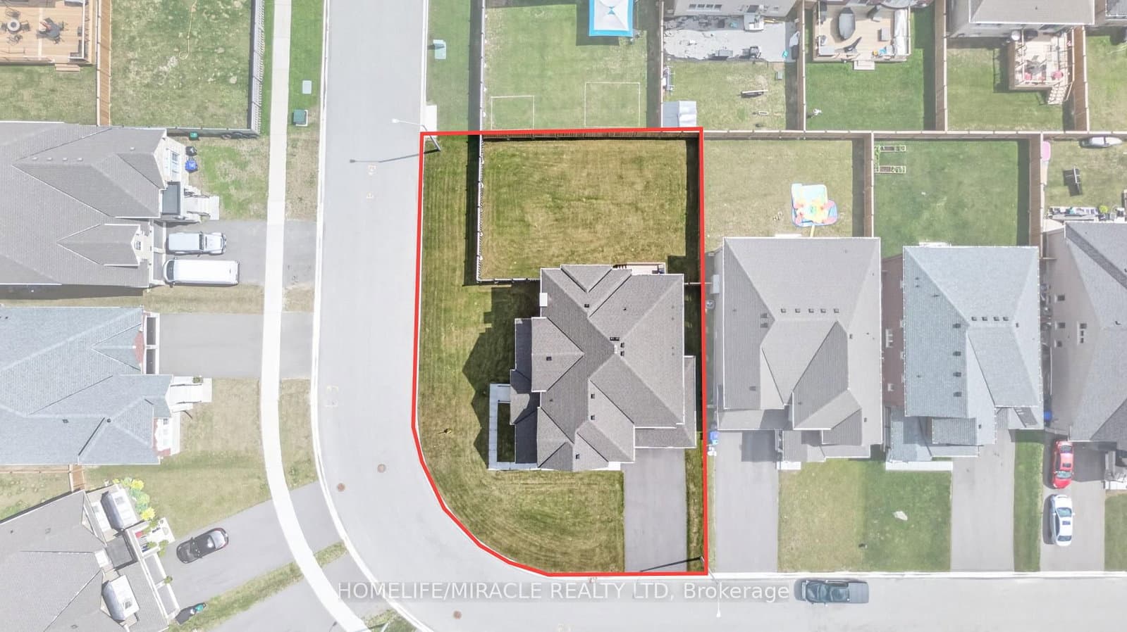 Broderick Street in Innisfil · Rural Innisfil — photo 2