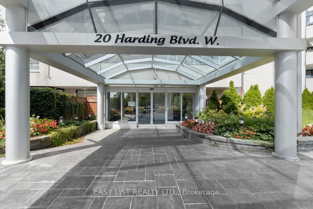 Photo of Harding Boulevard in Richmond Hill · North Richvale