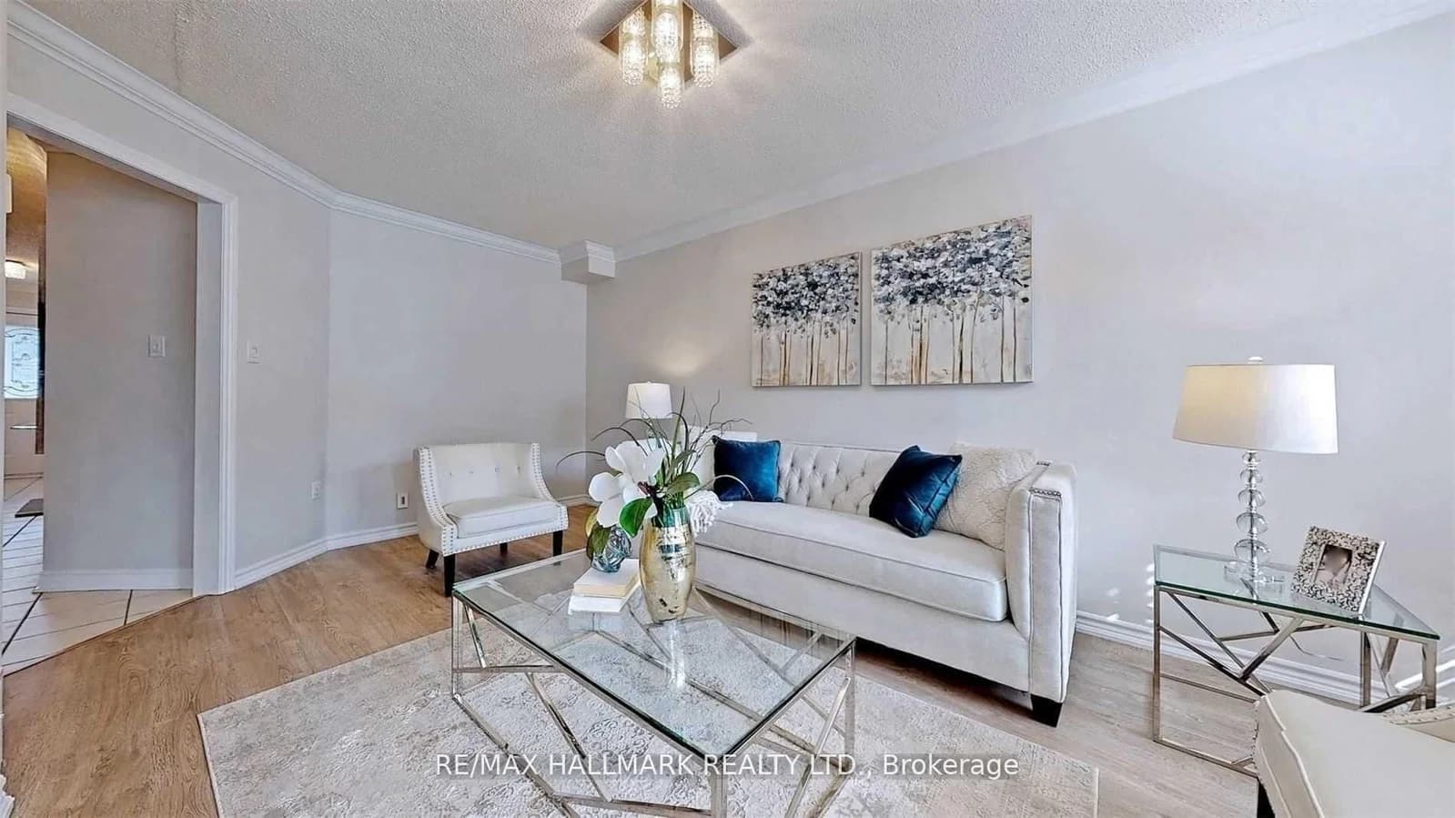 Silverdart Crescent in Richmond Hill · Oak Ridges — photo 3