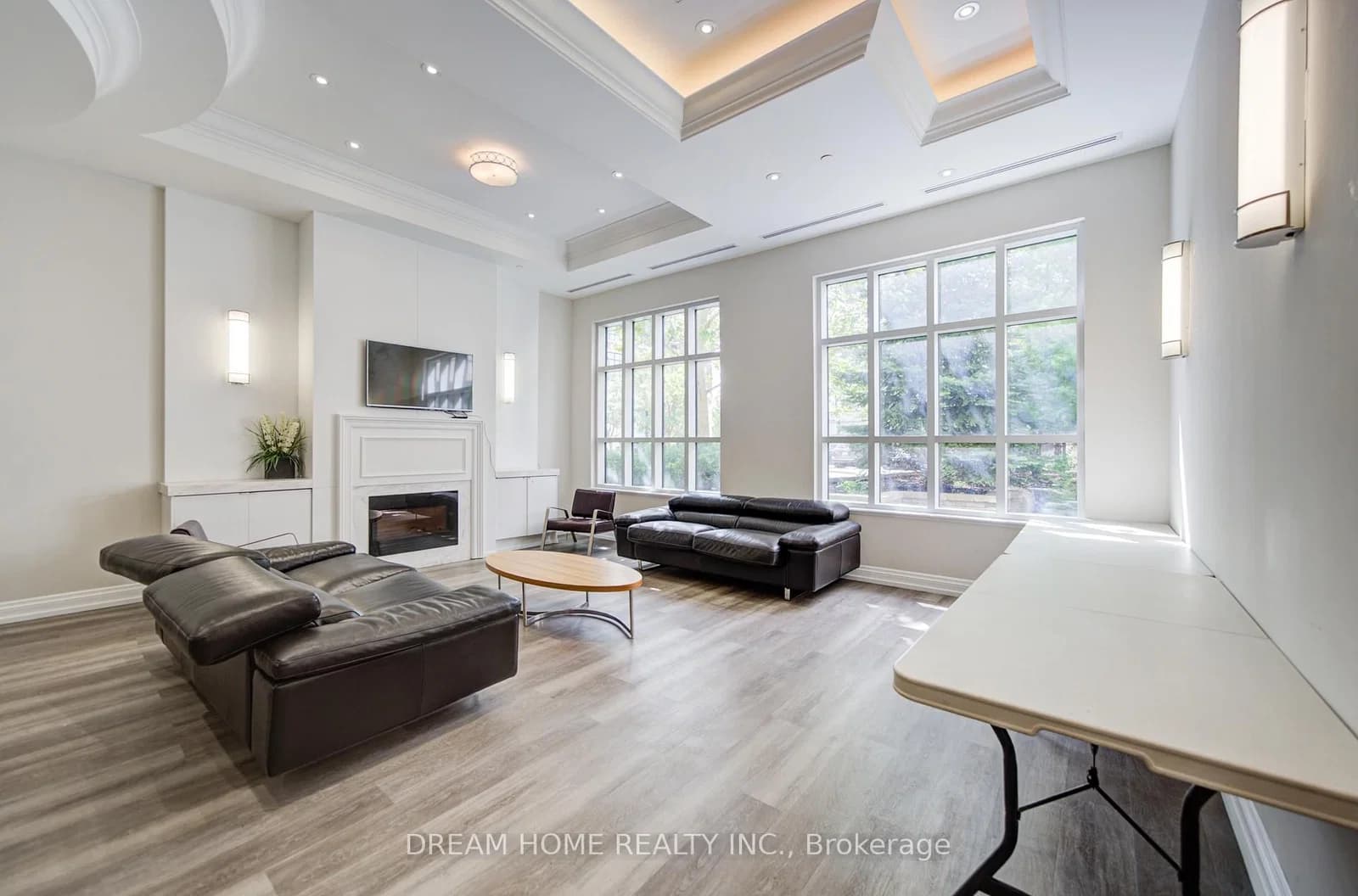 Major Mackenzie Drive in Vaughan · Maple — photo 2