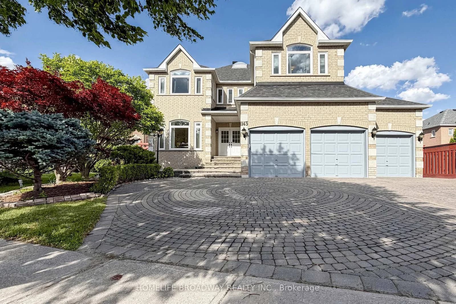 Photo of Village Gate Drive in Markham · Cachet
