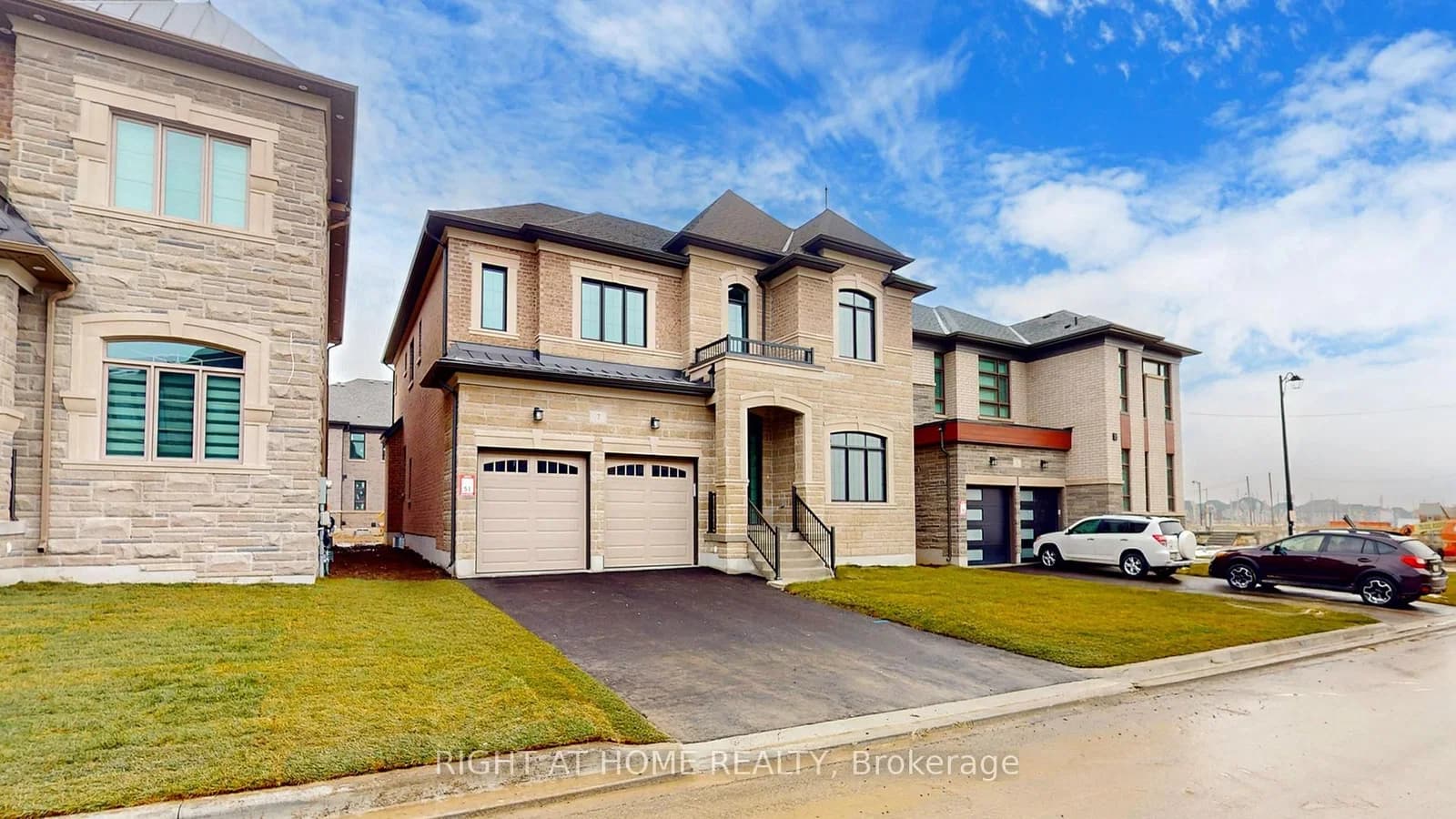 ADARIO Crescent in Vaughan · Vellore Village — photo 2