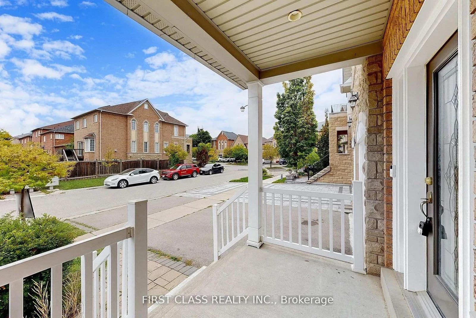 Carnoustie Crescent in Richmond Hill · Jefferson — photo 2