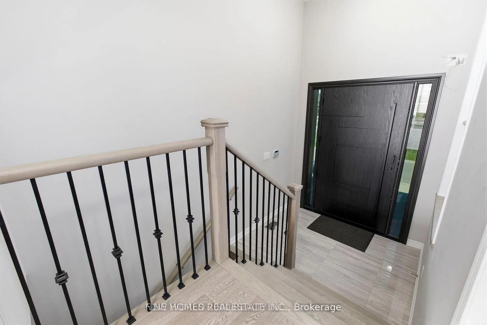 Bethpage Crescent in Newmarket · Woodland Hill — photo 2