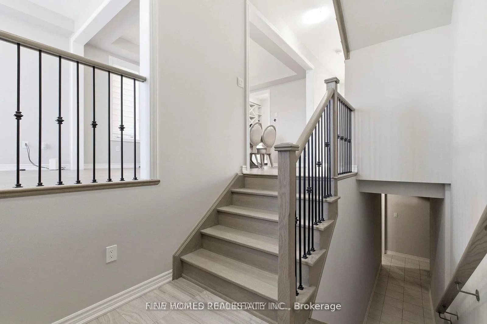 Bethpage Crescent in Newmarket · Woodland Hill — photo 3