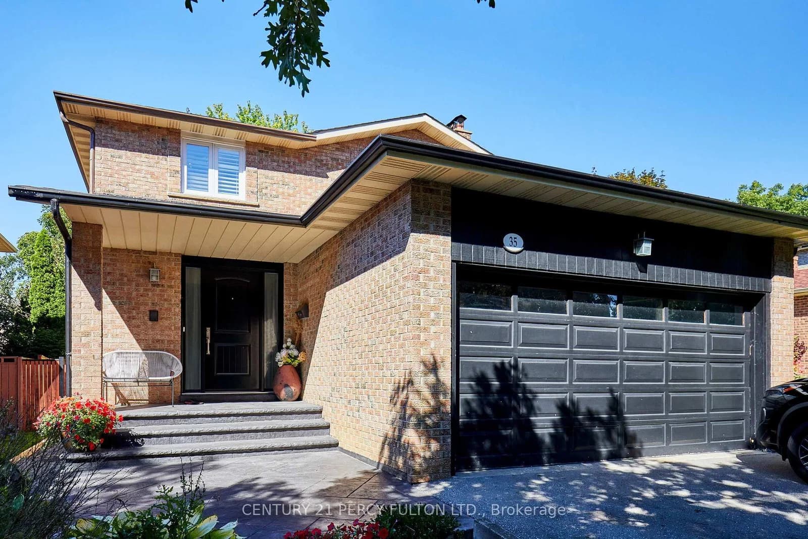 Ashland Crescent in Markham · Sherwood-Amberglen — photo 3