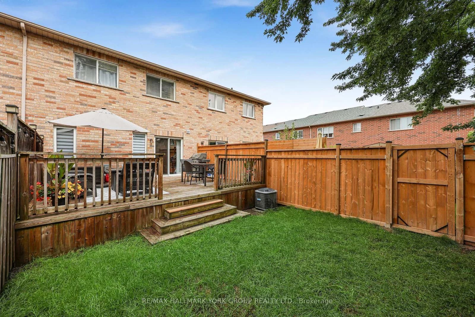 Bondi Avenue in Newmarket · Gorham-College Manor — photo 2