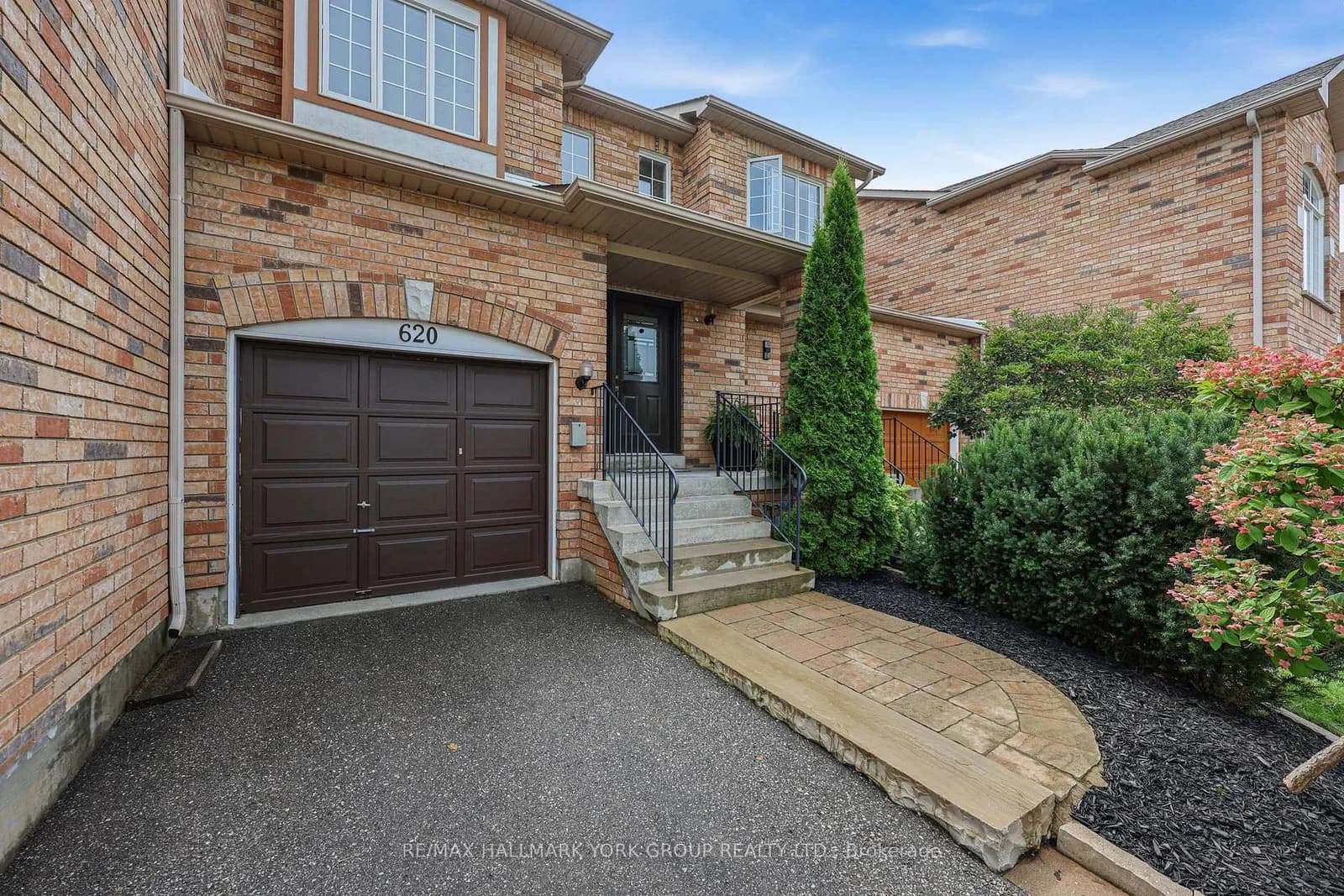 Bondi Avenue in Newmarket · Gorham-College Manor — photo 3