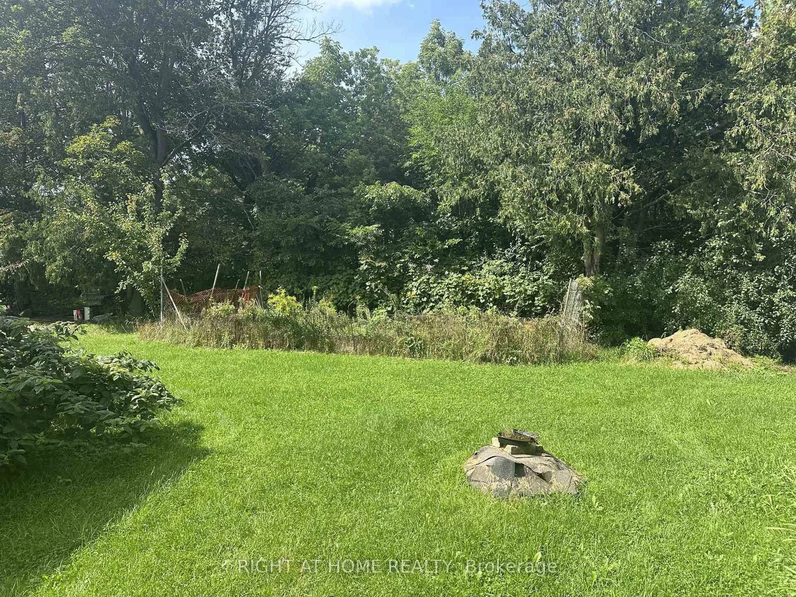 Warden Avenue in Whitchurch-Stouffville · Rural Whitchurch-Stouffville — photo 2