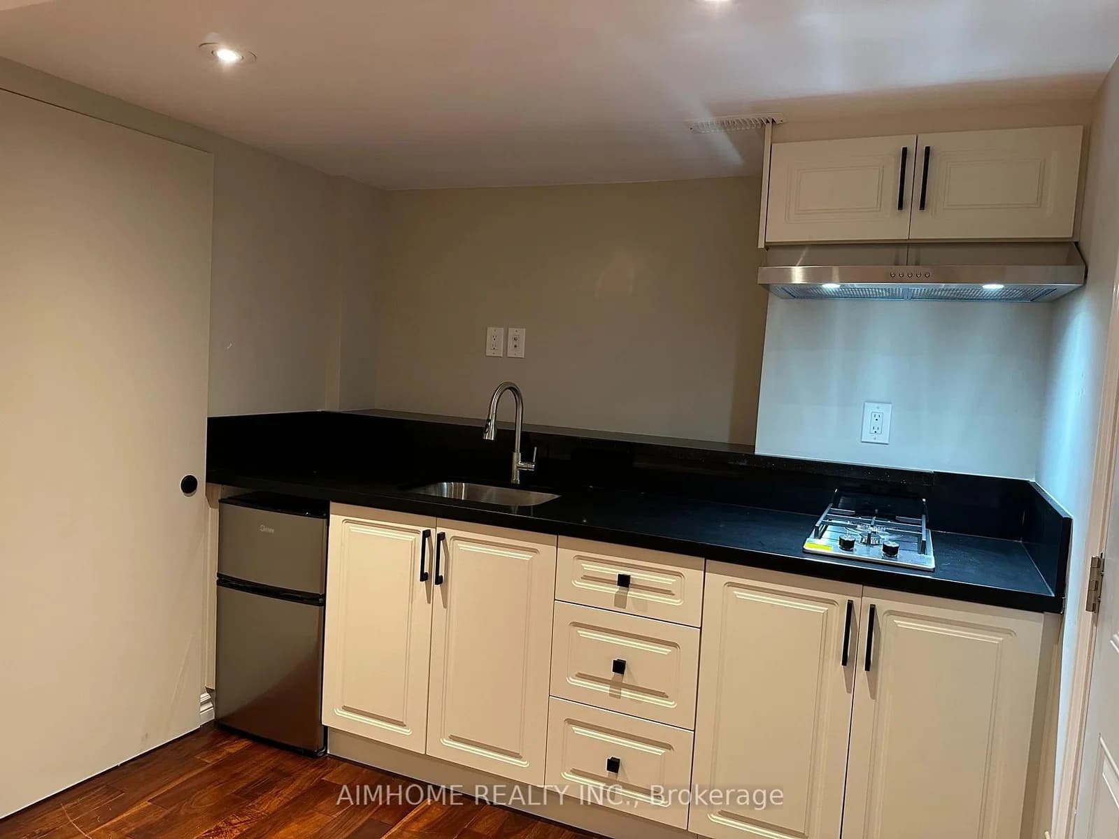 Royal Orchard BSMT Unit Boulevard in Markham · Thornhill — photo 2