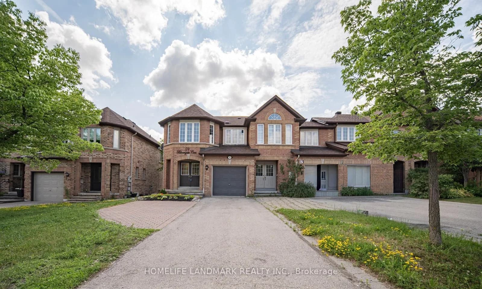 Bloomgate Crescent in Richmond Hill · Oak Ridges — photo 2