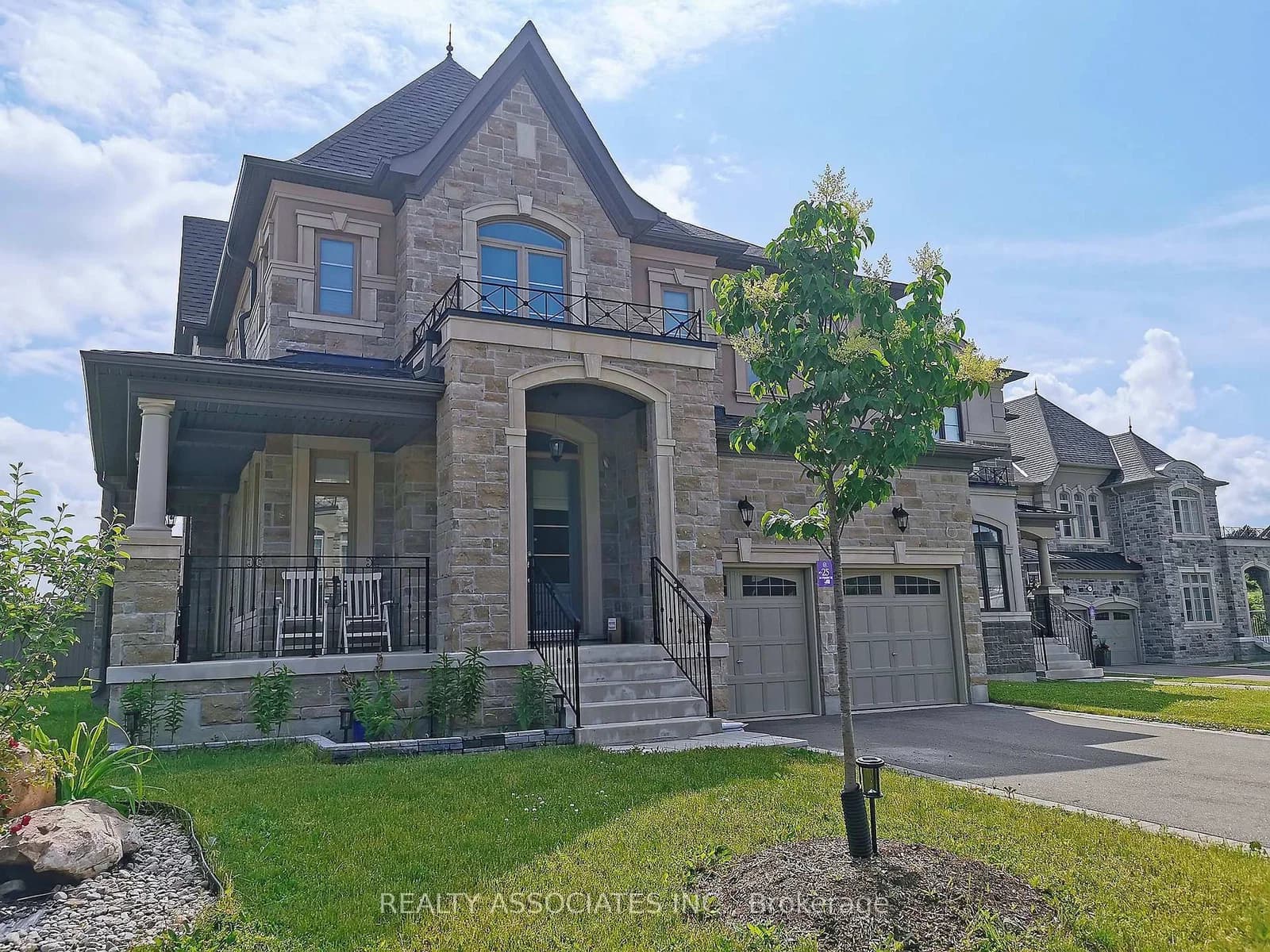 Stormont Trail in Vaughan · Vellore Village — photo 2