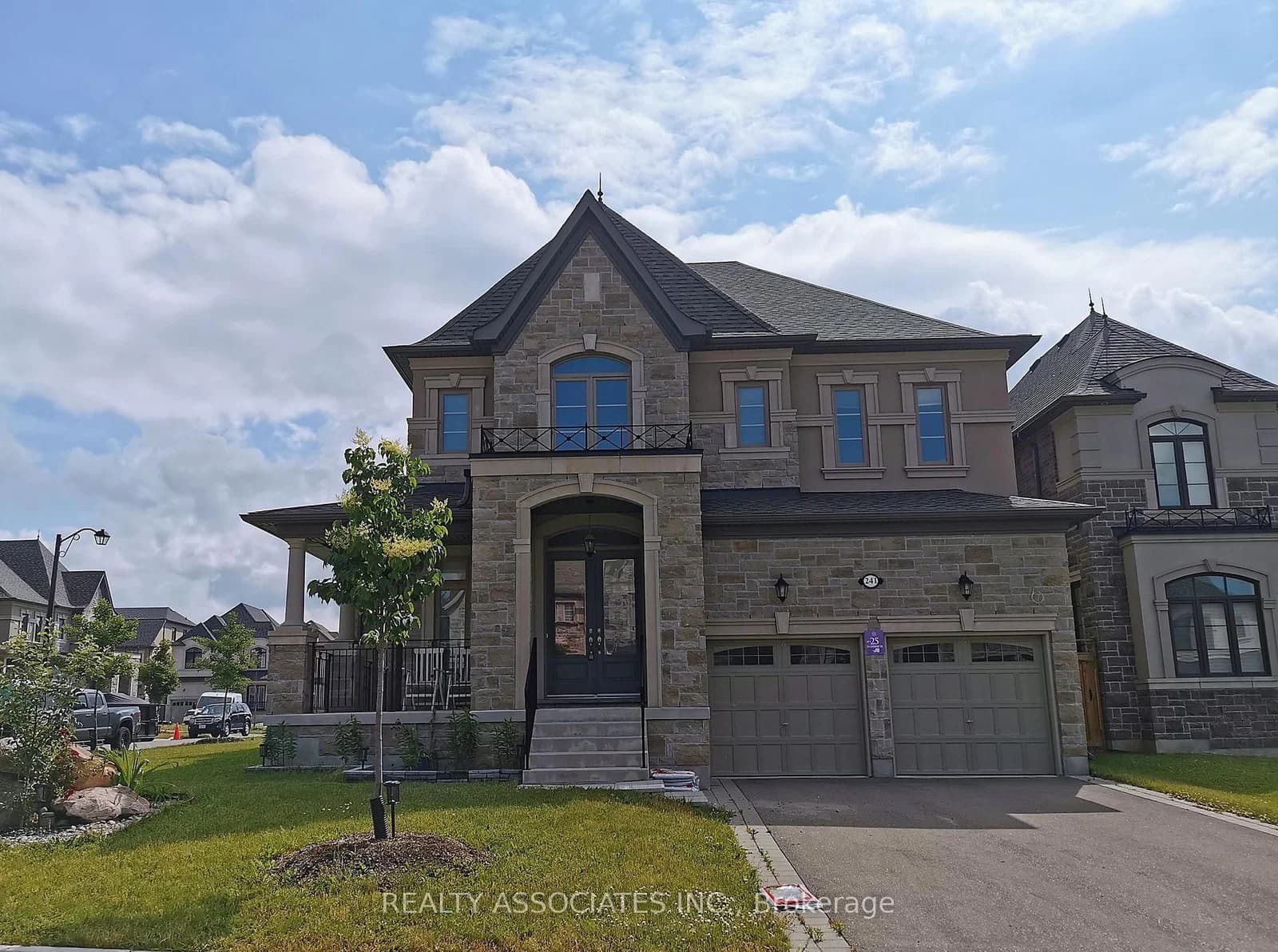 Stormont Trail in Vaughan · Vellore Village — photo 3