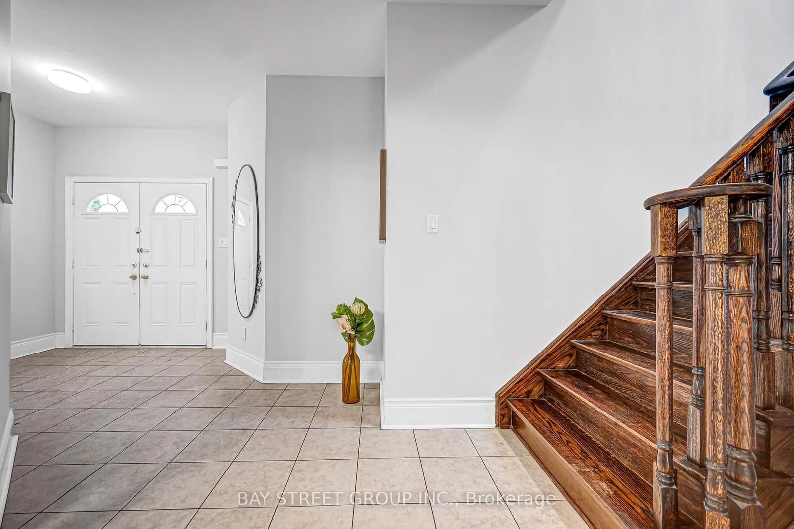 Old Orchard Crescent in Richmond Hill · Rouge Woods — photo 3