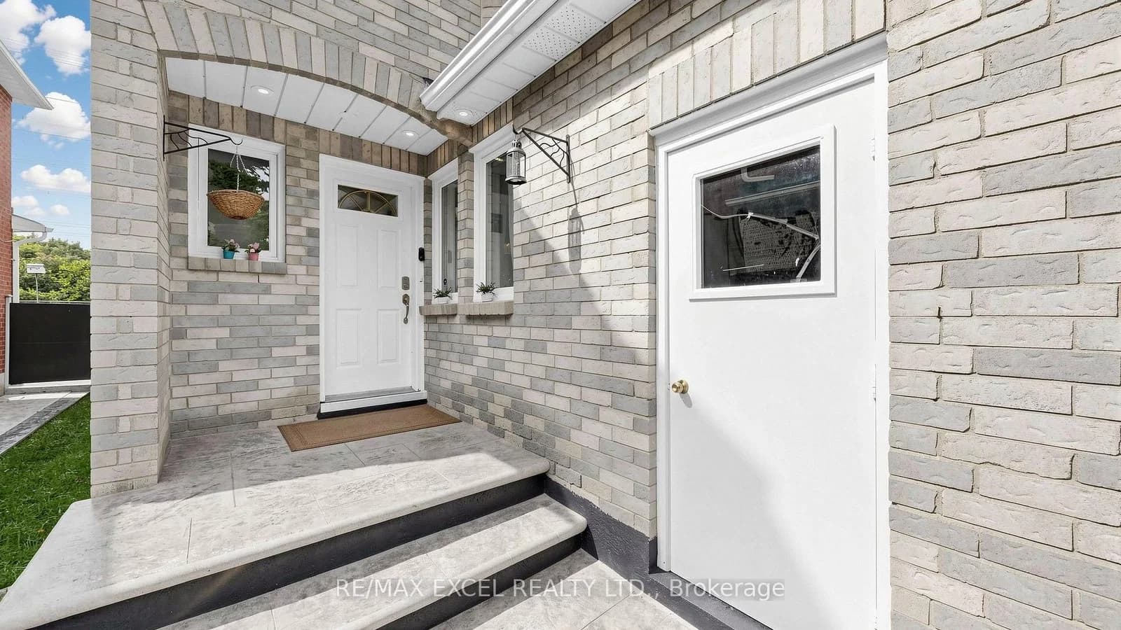 Venice Crescent in Vaughan · Beverley Glen — photo 2