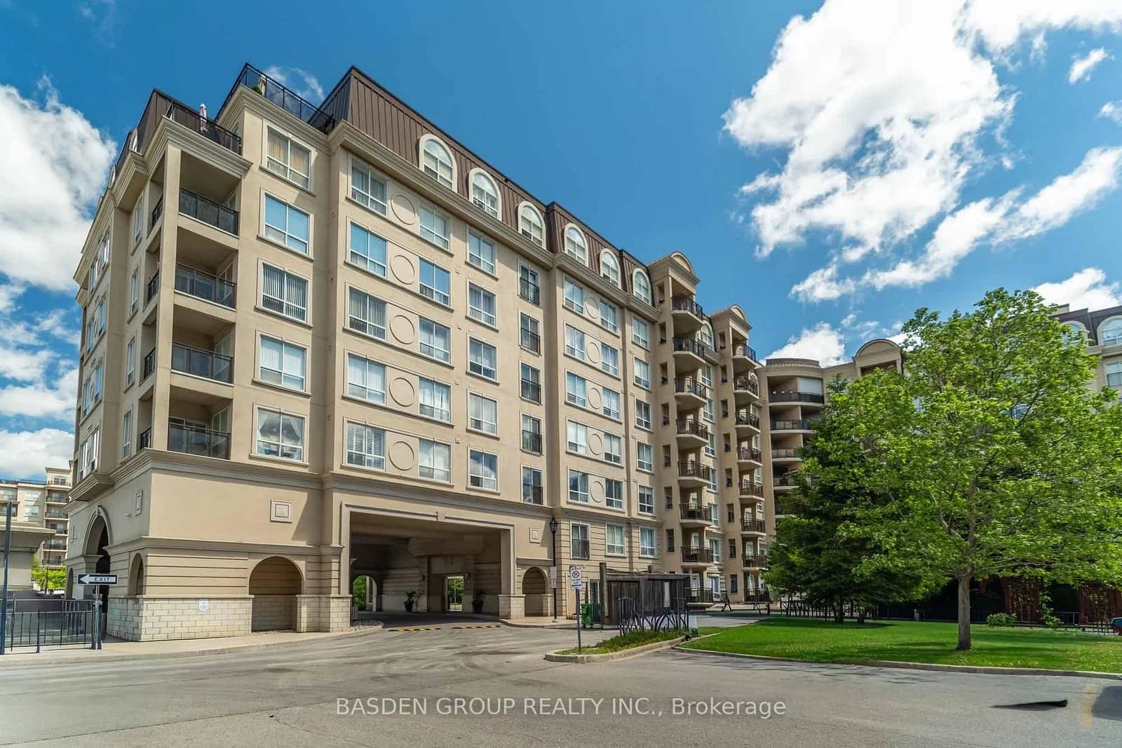 Photo of Maison Parc Court in Vaughan · Lakeview Estates