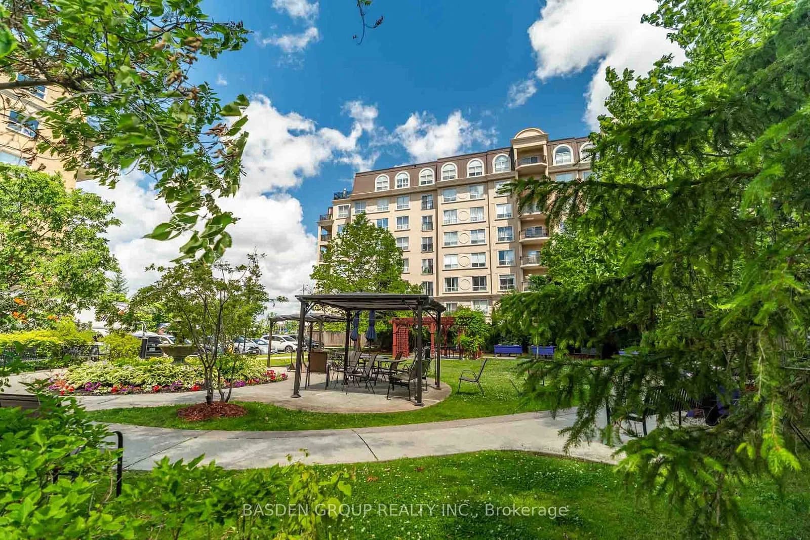 Maison Parc Court in Vaughan · Lakeview Estates — photo 2