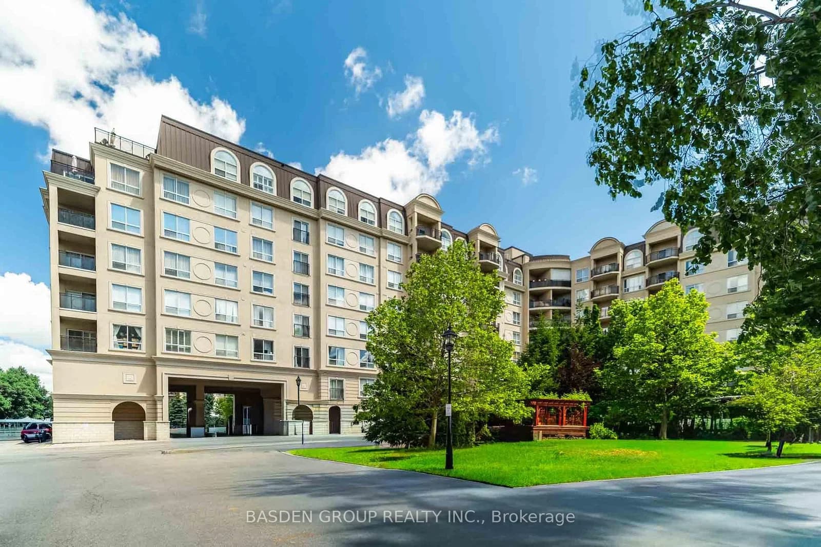 Maison Parc Court in Vaughan · Lakeview Estates — photo 3