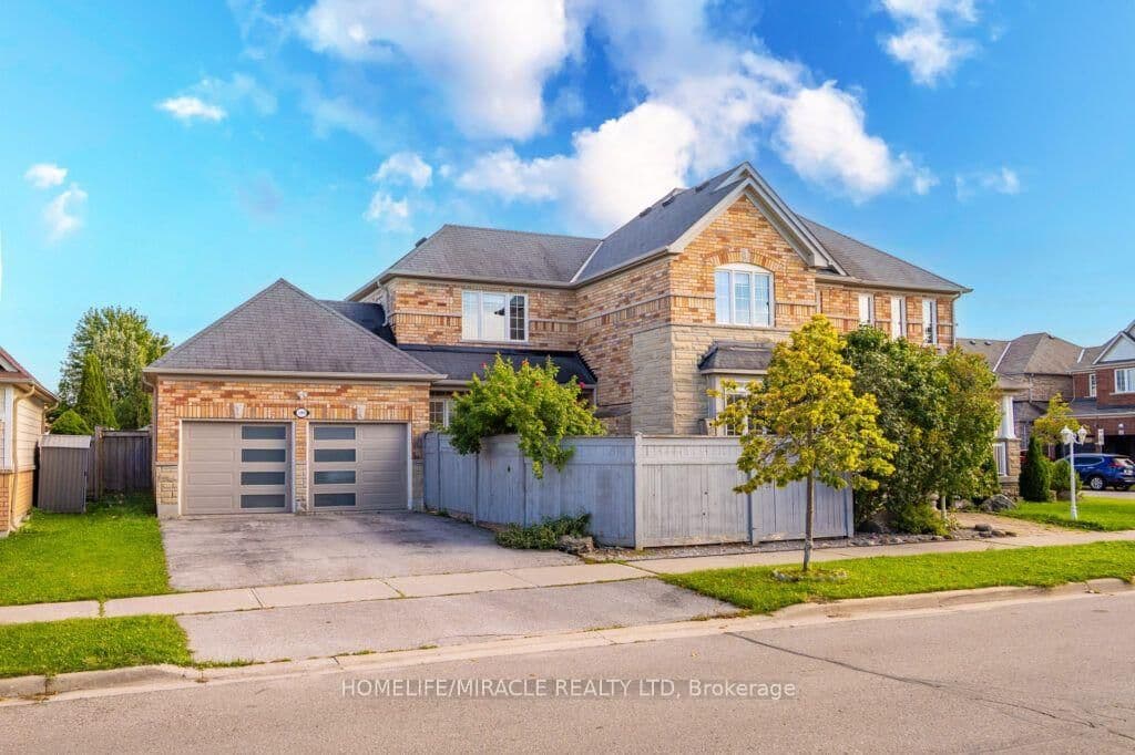 Vipond Way in Bradford West Gwillimbury · Bradford — photo 3