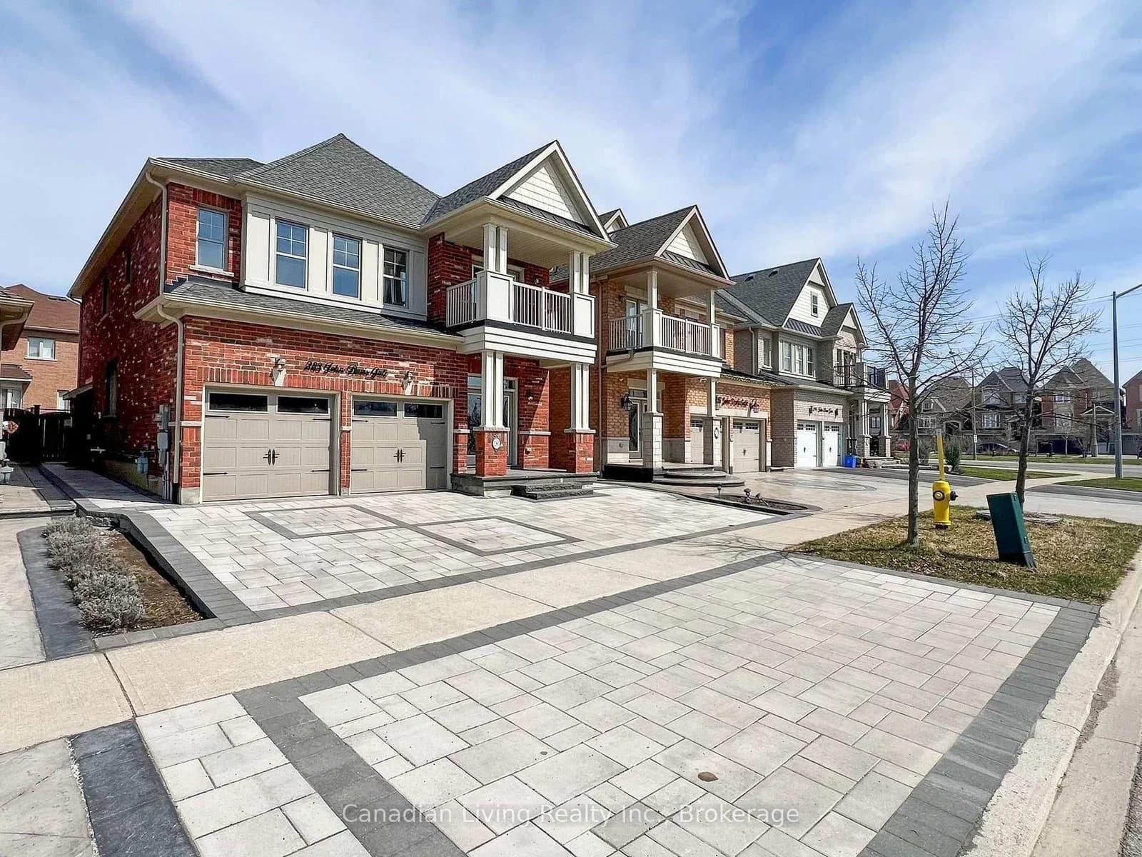 John Davis Gate in Whitchurch-Stouffville · Stouffville — photo 2