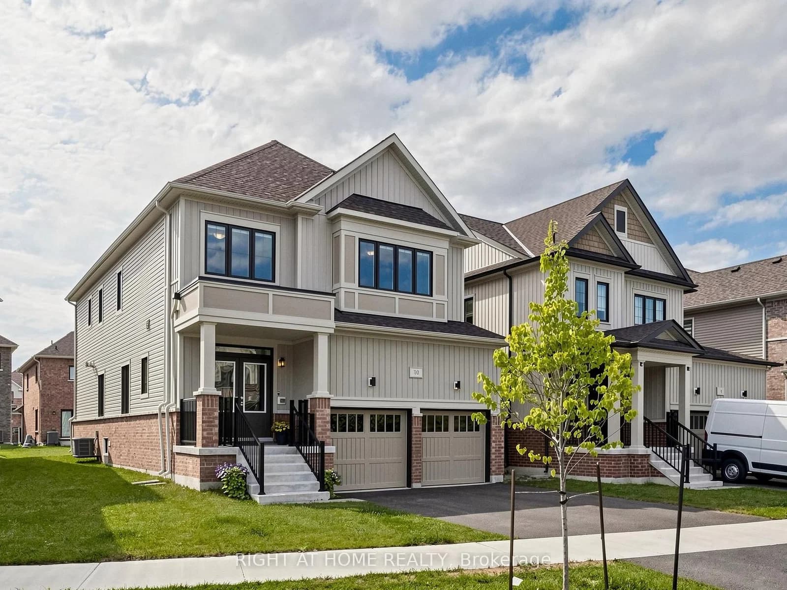George Ellis Drive in Georgina · Keswick North — photo 2