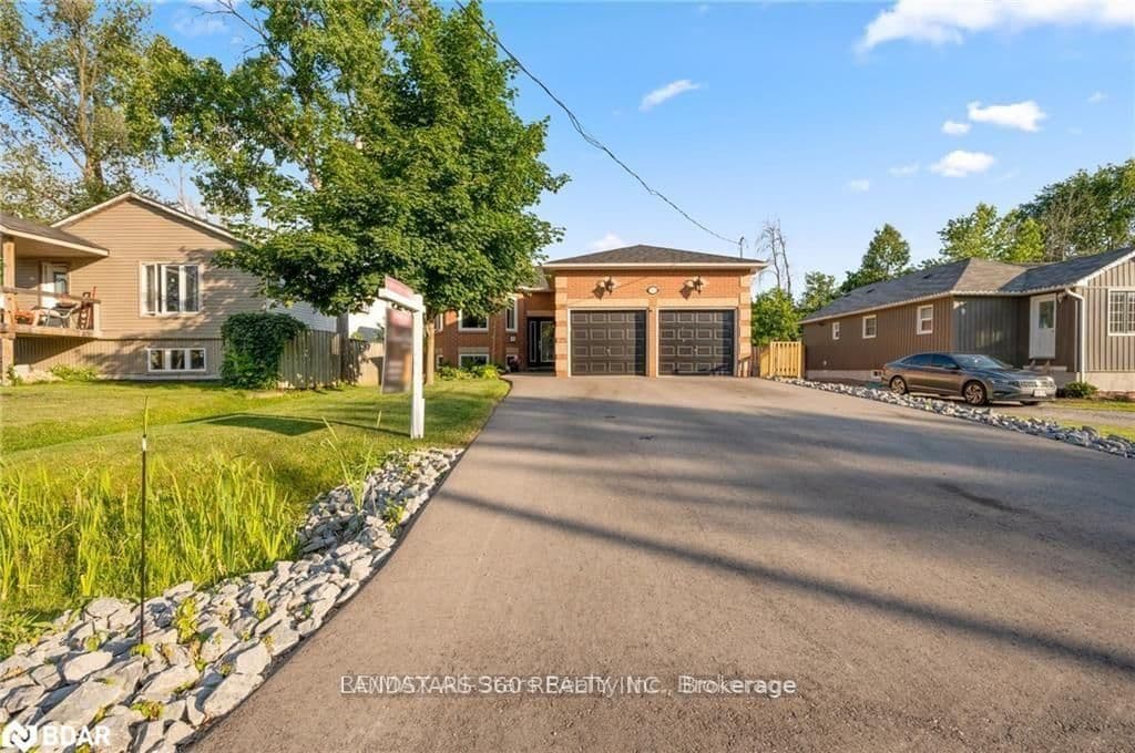 Photo of ALICE Avenue in Georgina · Historic Lakeshore Communities