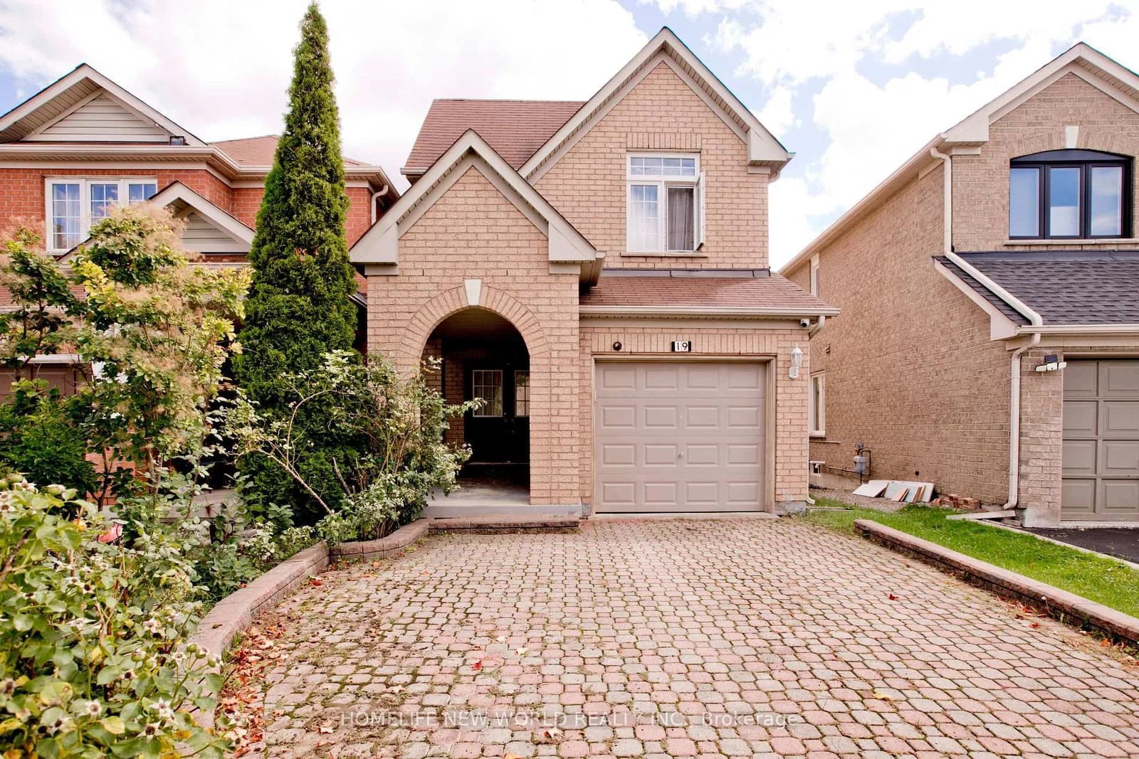 Charles Brown Road in Markham · Cedarwood — photo 3