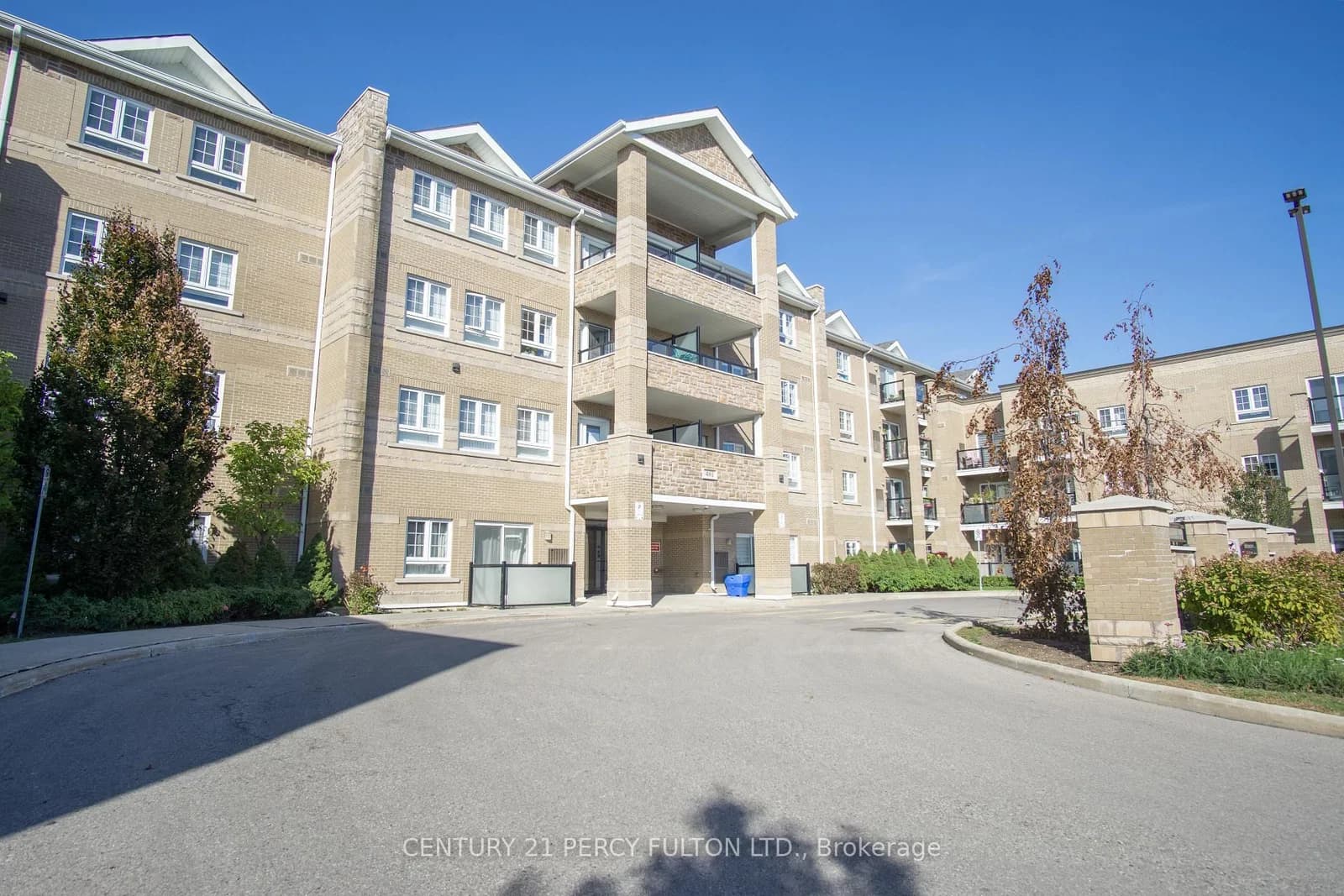 Rupert Avenue in Whitchurch-Stouffville · Stouffville — photo 3