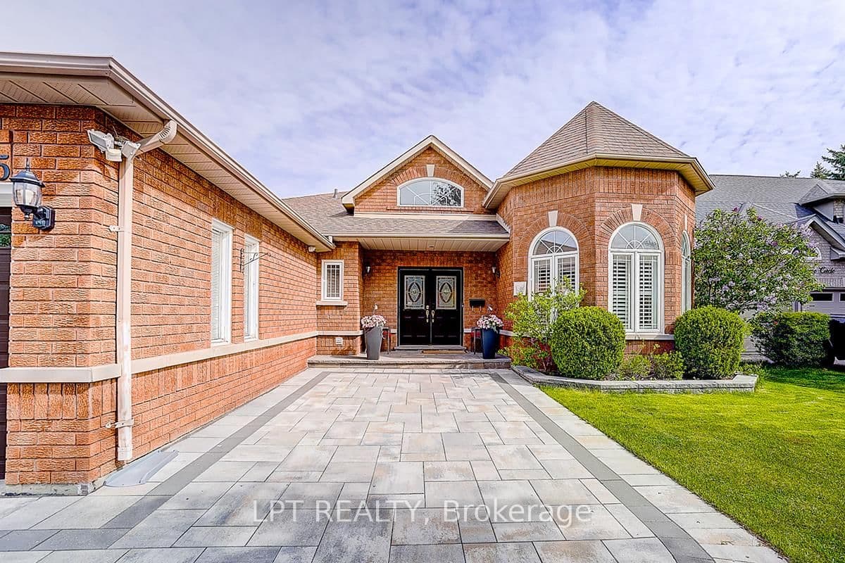 Holgate Circle in Newmarket · Stonehaven-Wyndham — photo 3
