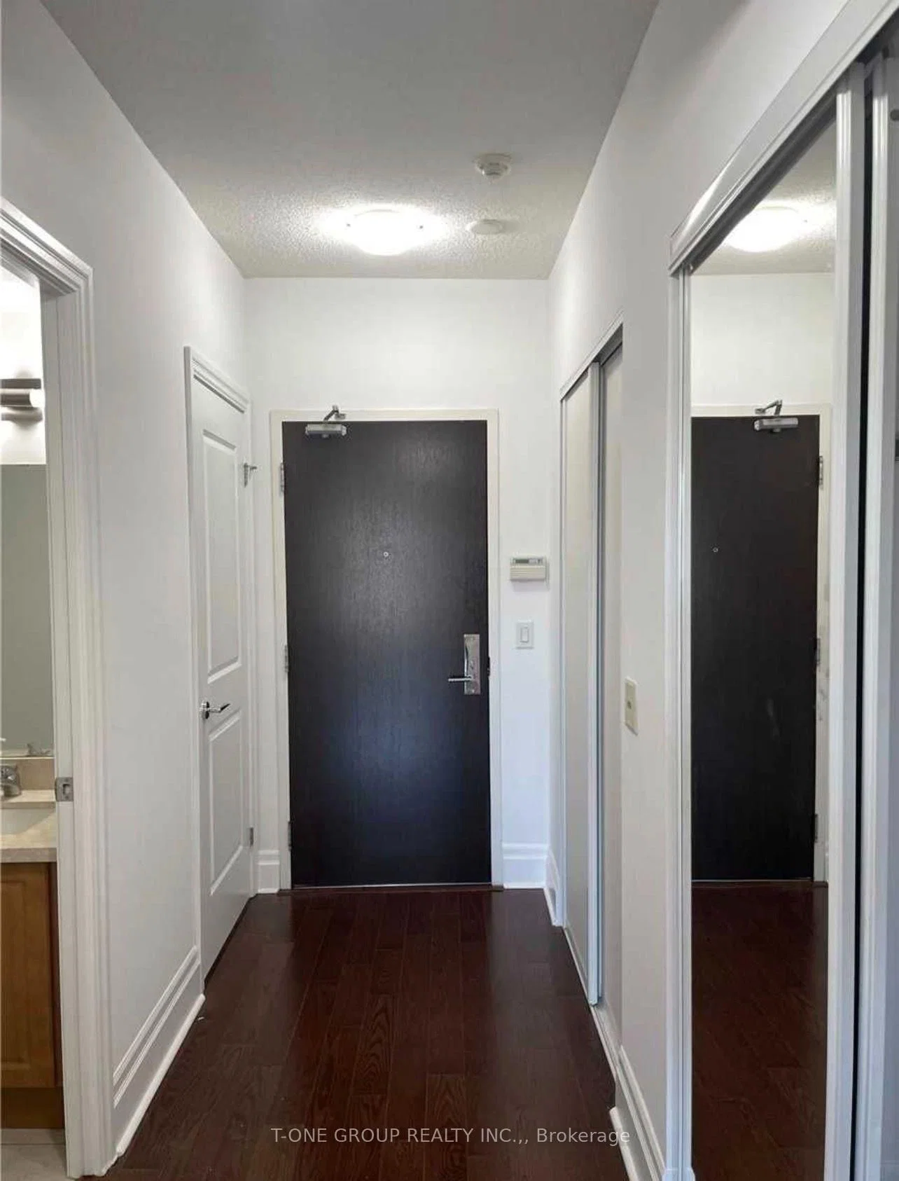 Upper Duke Crescent in Markham · Unionville — photo 3