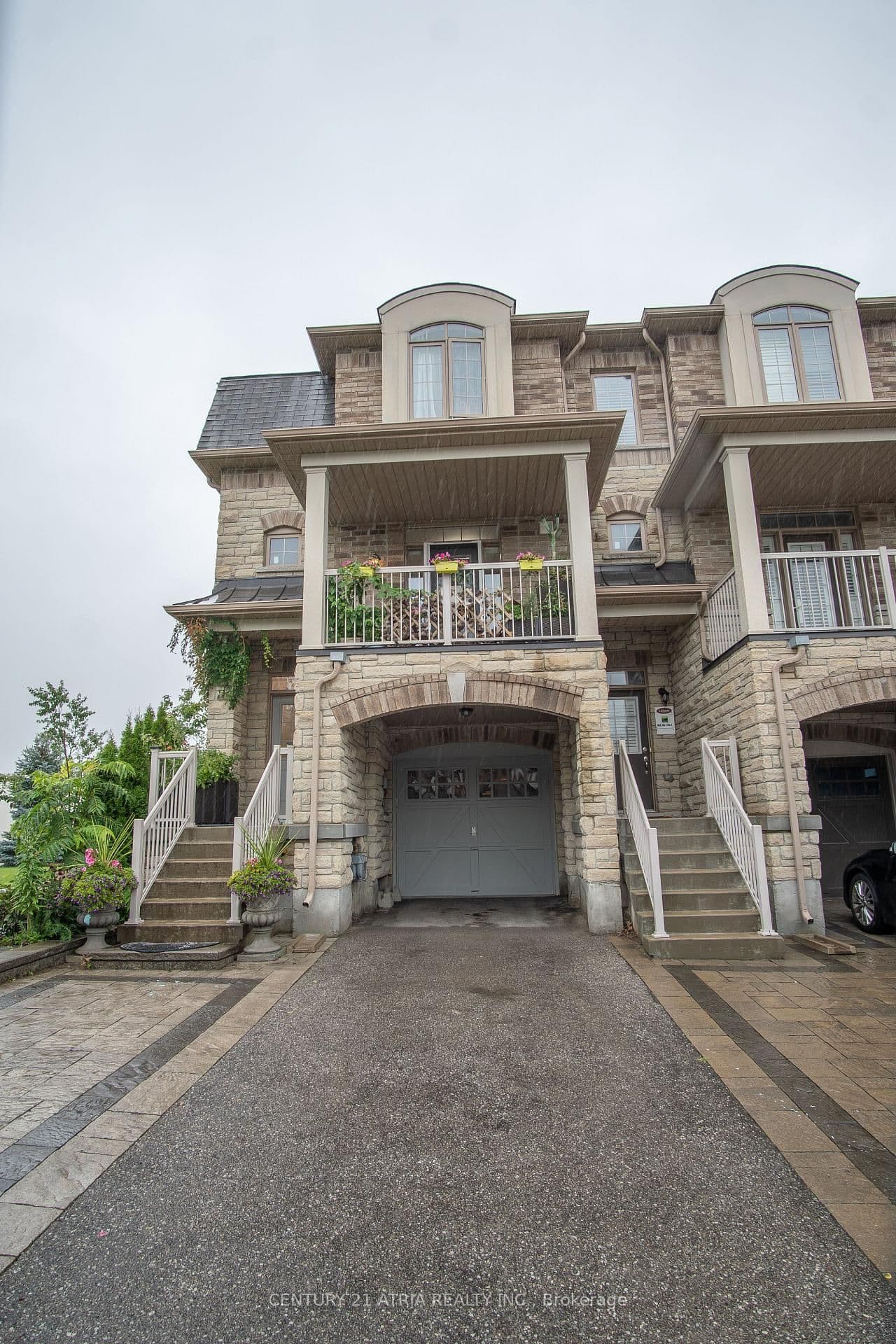 Photo of Woodbine Avenue in Markham · Victoria Square