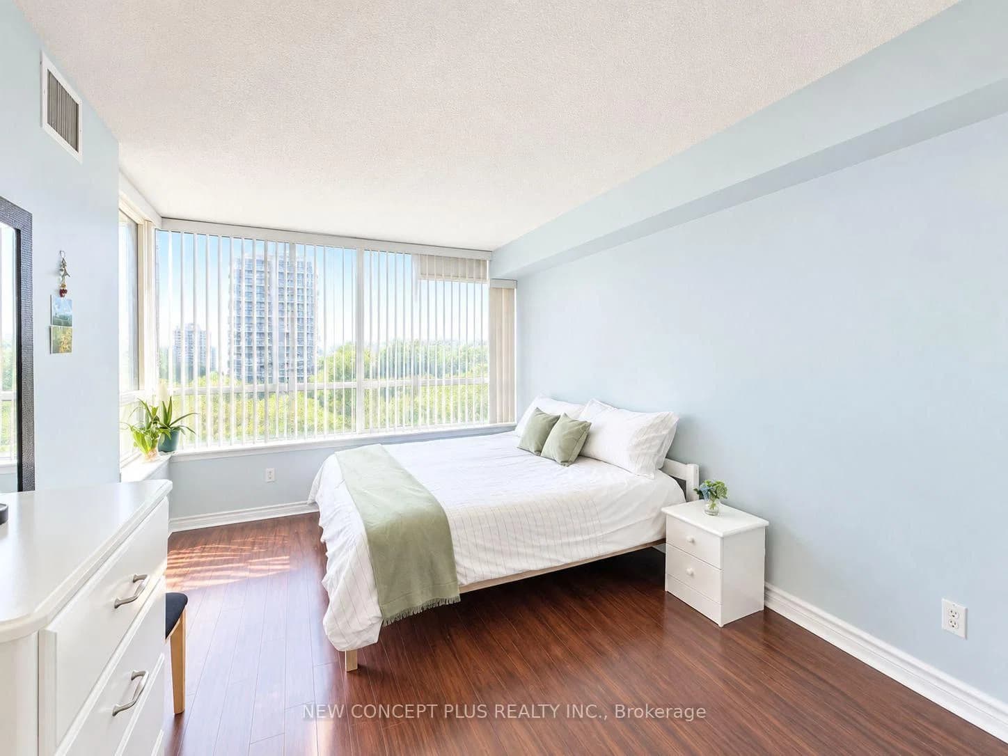Photo of Townsgate Drive in Vaughan · Crestwood-Springfarm-Yorkhill