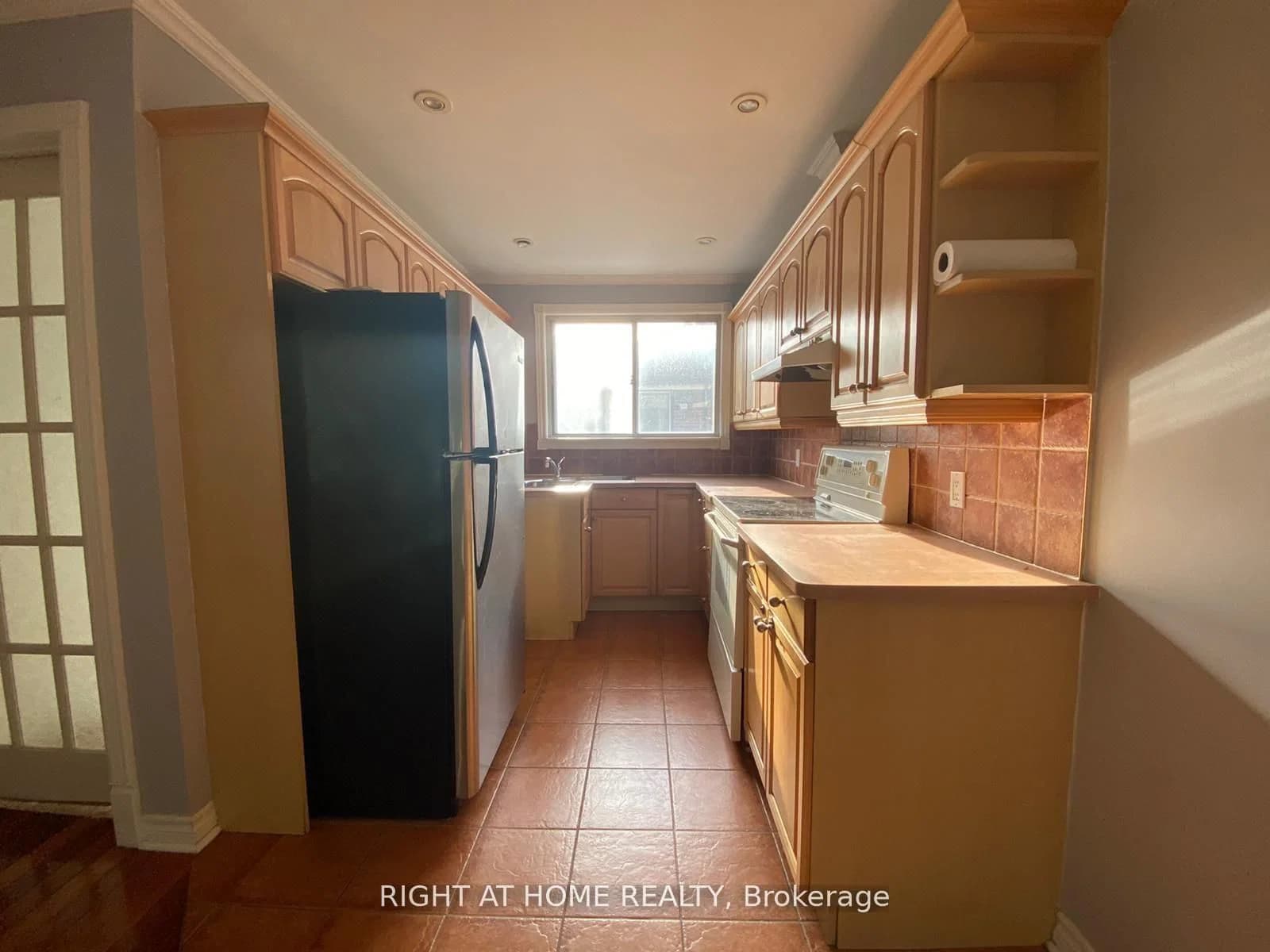 Fernleigh Circle Floor in Richmond Hill · Crosby — photo 3