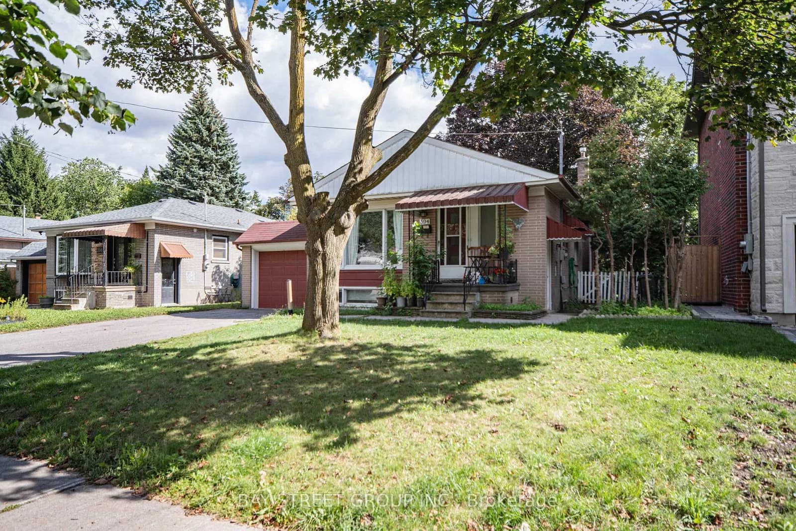 Centre Street in Richmond Hill · Crosby — photo 2