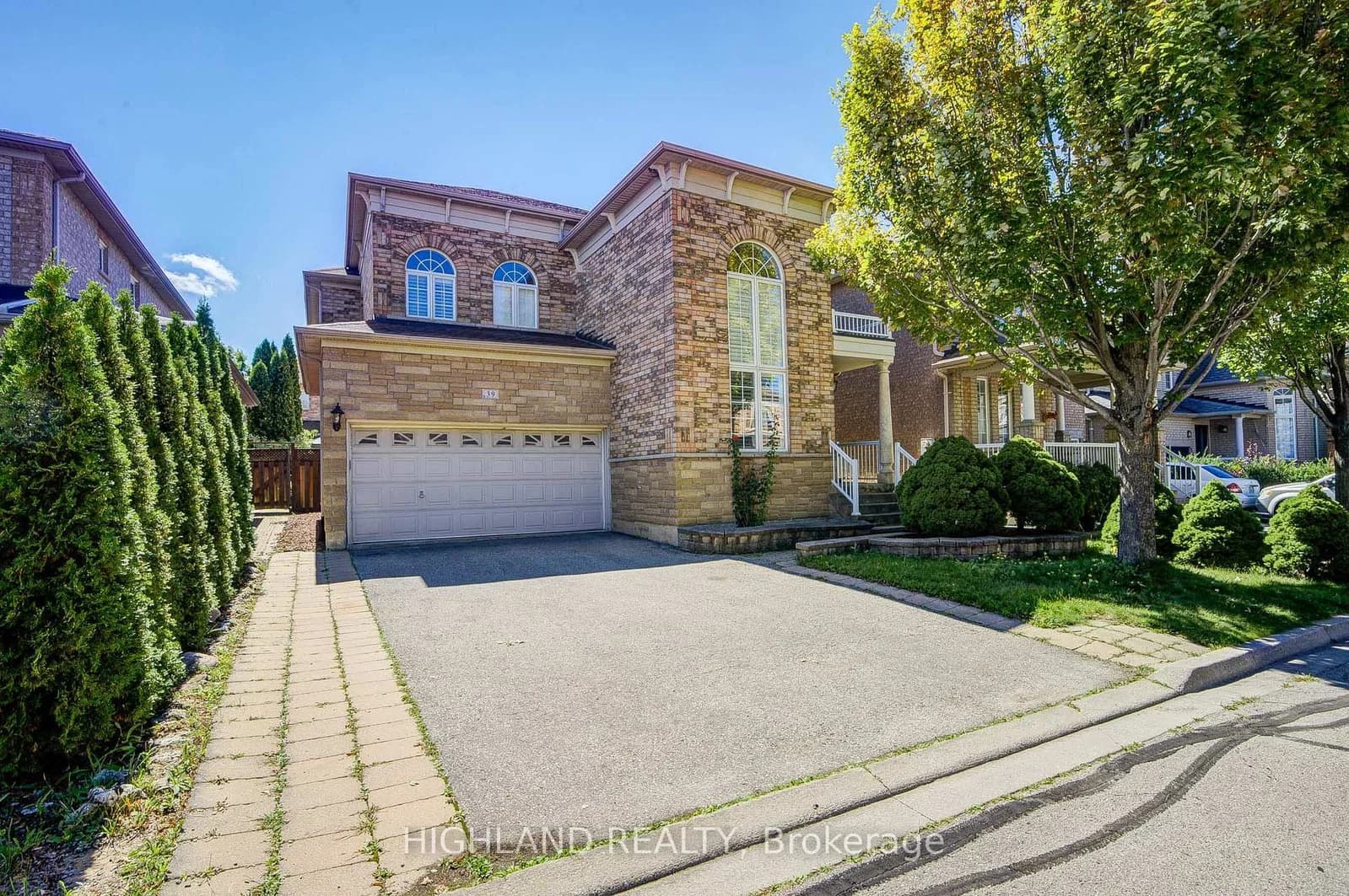 Photo of Shadetree Crescent in Vaughan · Vellore Village