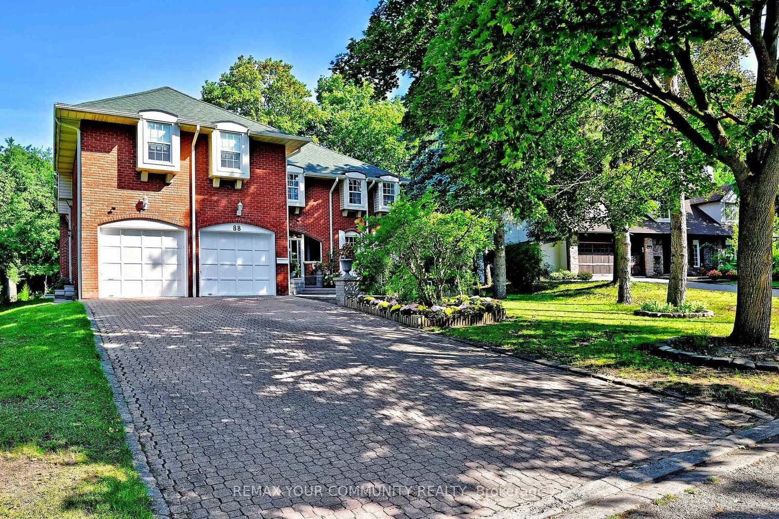 Cambridge Crescent in Richmond Hill · South Richvale — photo 2
