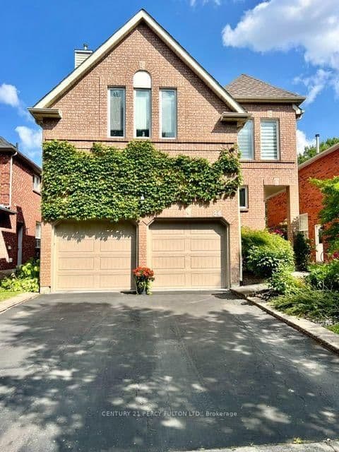 Photo of Loraview Lane in Aurora · Aurora Highlands