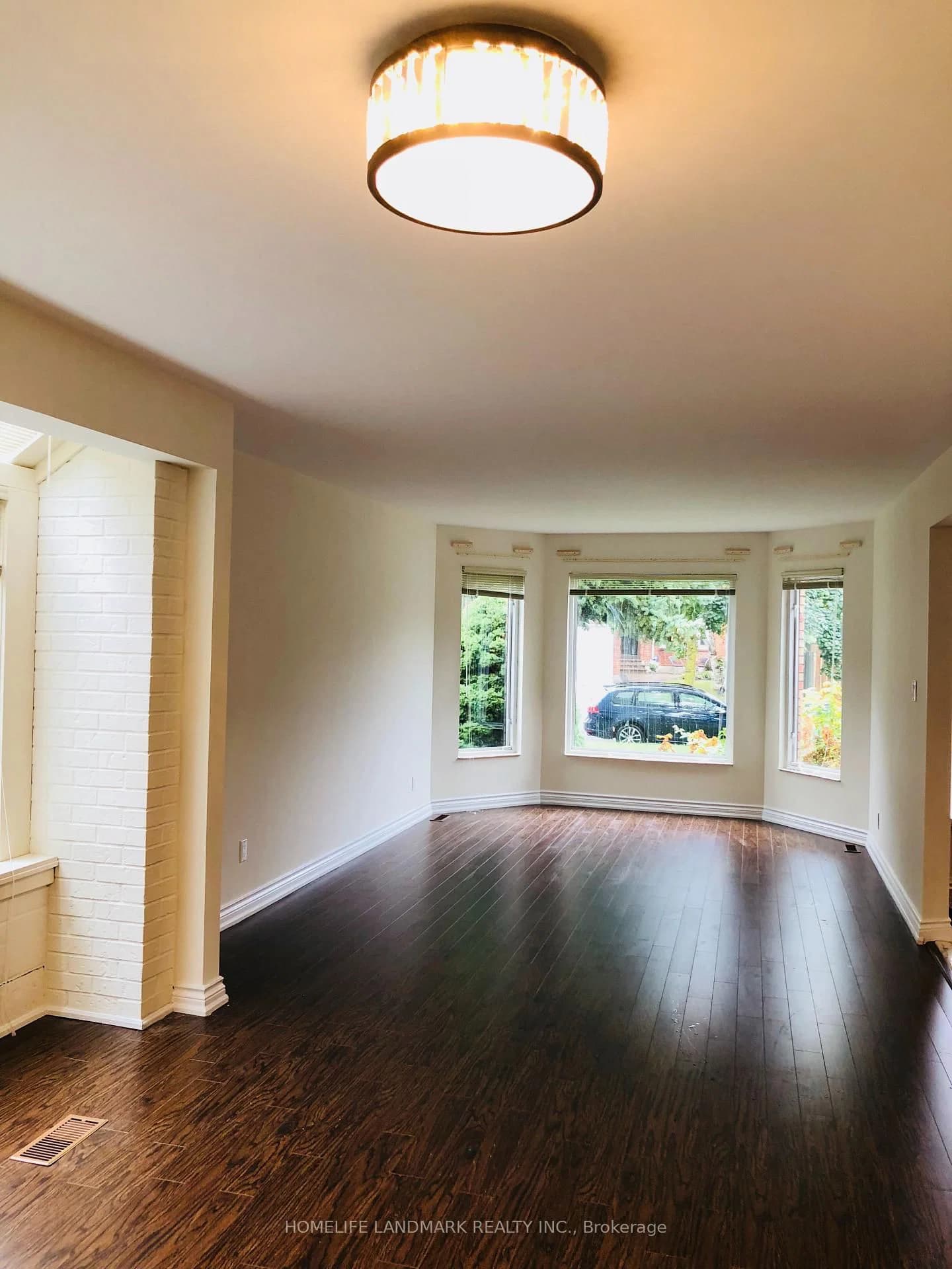 Huntington Park Drive in Markham · Thornlea — photo 2