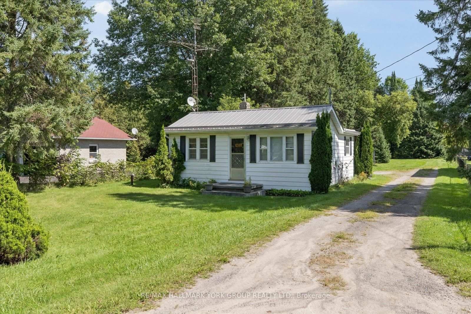 Catering Road in Georgina · Sutton & Jackson's Point — photo 2