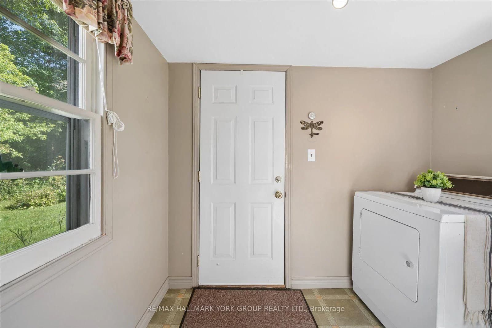 Catering Road in Georgina · Sutton & Jackson's Point — photo 3