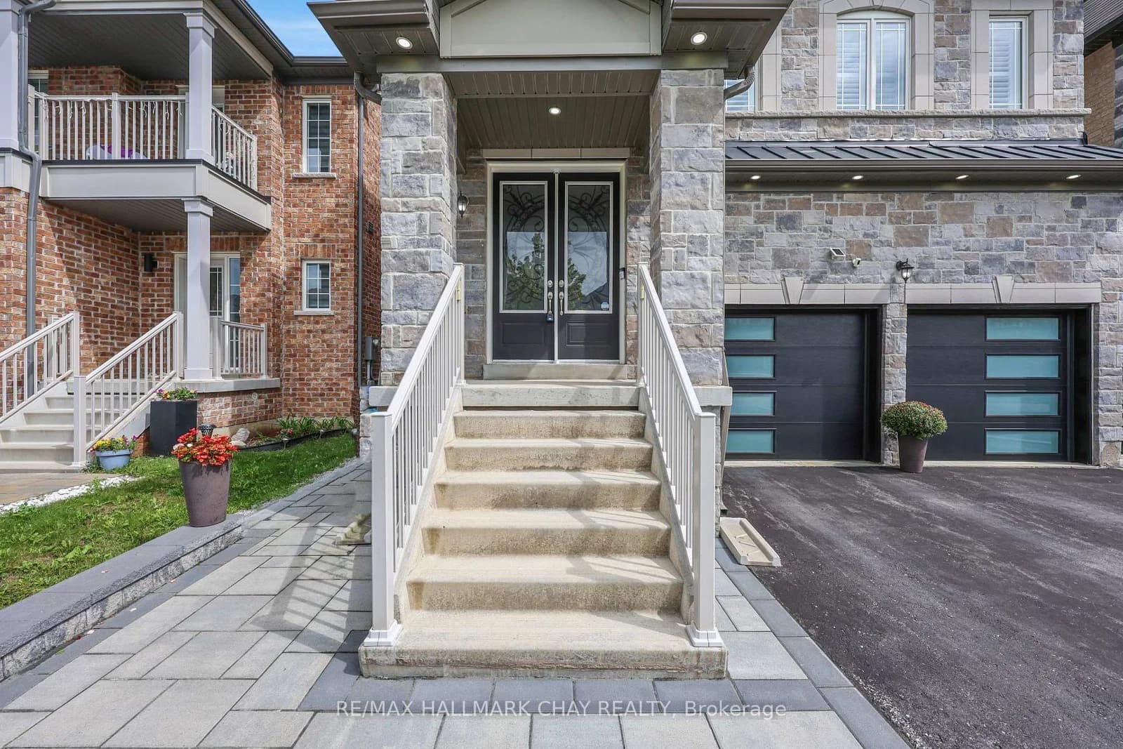 Tyndall Drive in Bradford West Gwillimbury · Bradford — photo 2